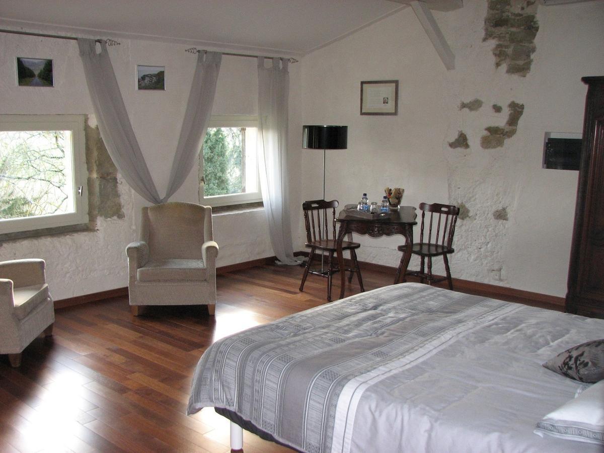 Chambres D'Hotes Domaine Saint-Joly Lasbordes 객실 사진