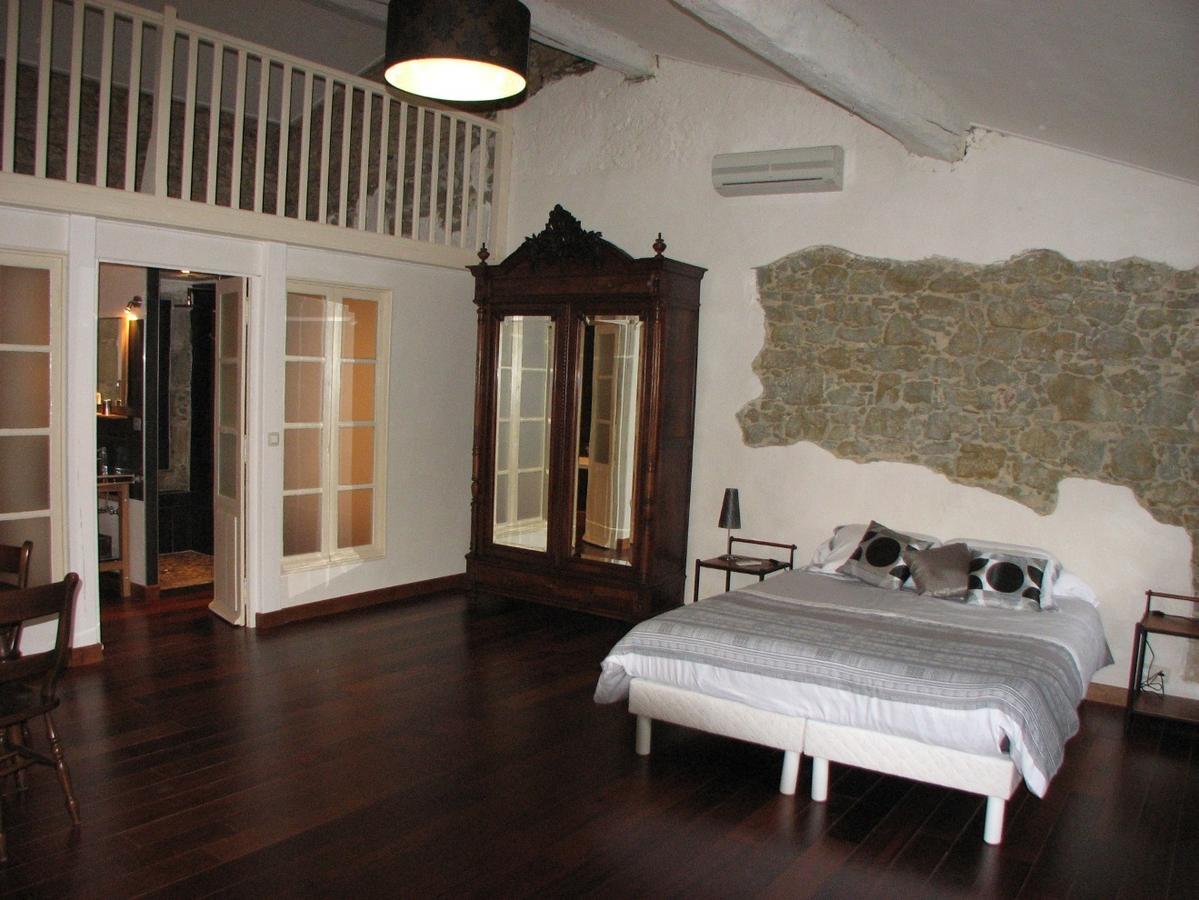 Chambres D'Hotes Domaine Saint-Joly Lasbordes 객실 사진